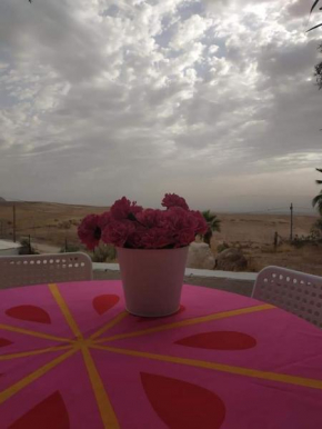 Mi Casa Tu Casa - Dead Sea